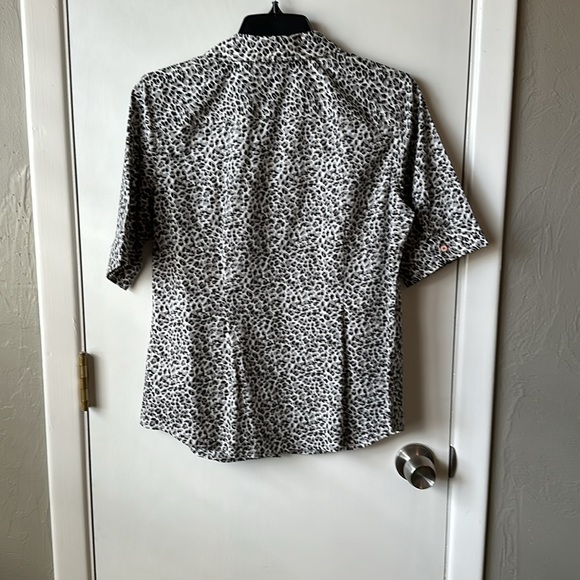 Talbots Short Sleeve Button Down Leopard Print Blouse. Cotton and spandex. - Picture 2 of 3